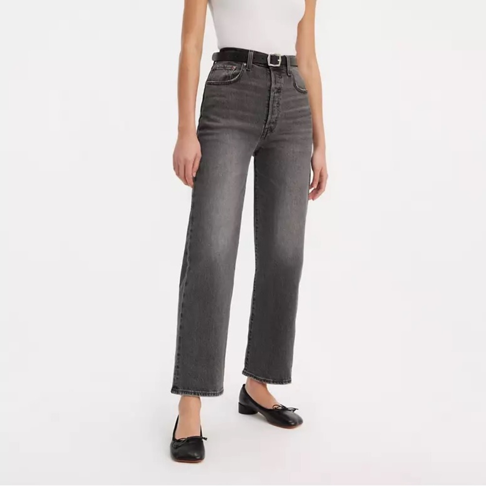 Levi's Women's Cropped Straight Jeans in Washed Black